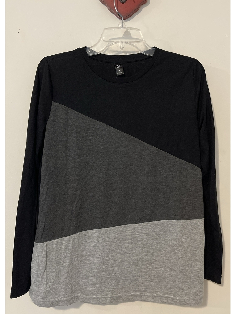 Emery Rose Womens Medium Black & Gray Stripe Lightweight Long-Sleeve Shirt! A521